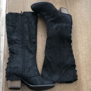 Fergie fergalicious black boots